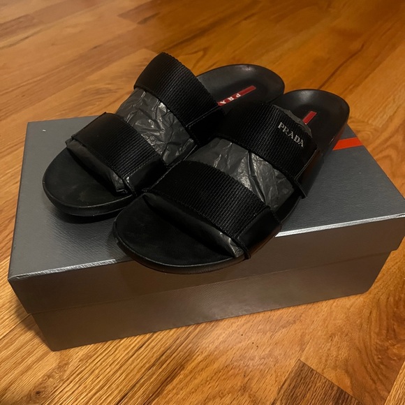 Prada - Picture 3 of 6